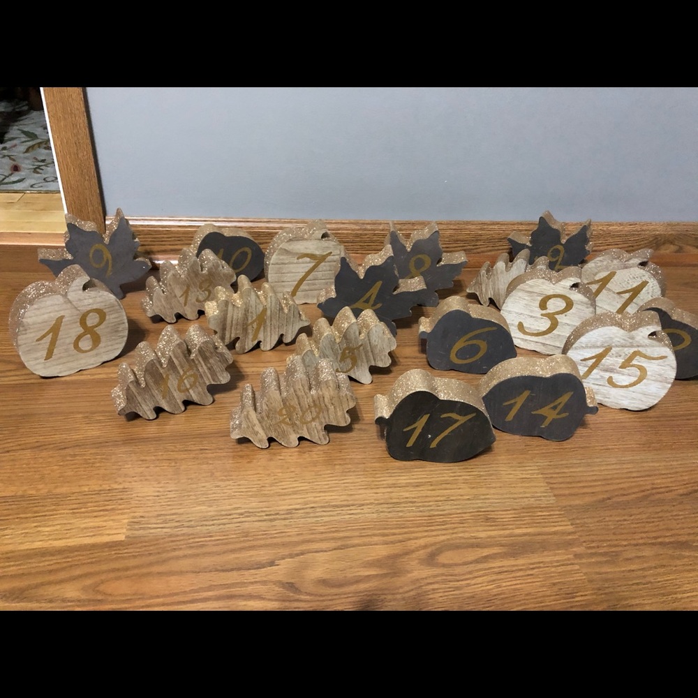 Wooden Fall leaves